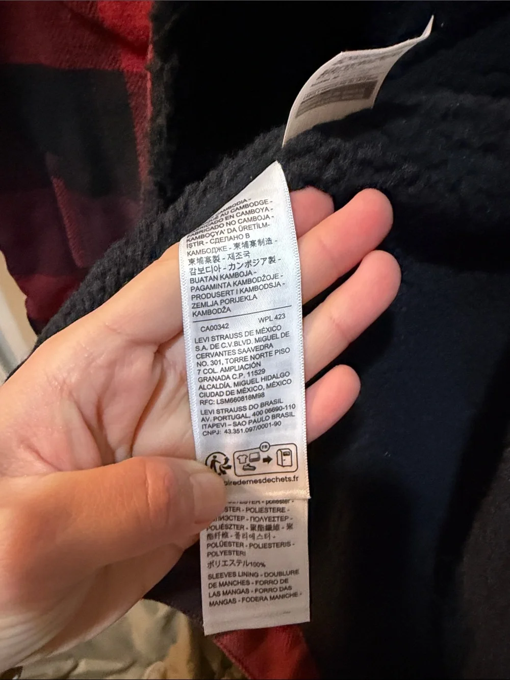 Levi's Red and Black Plaid Sherpa-Lined Trucker Jacket - Picture 9 of 9